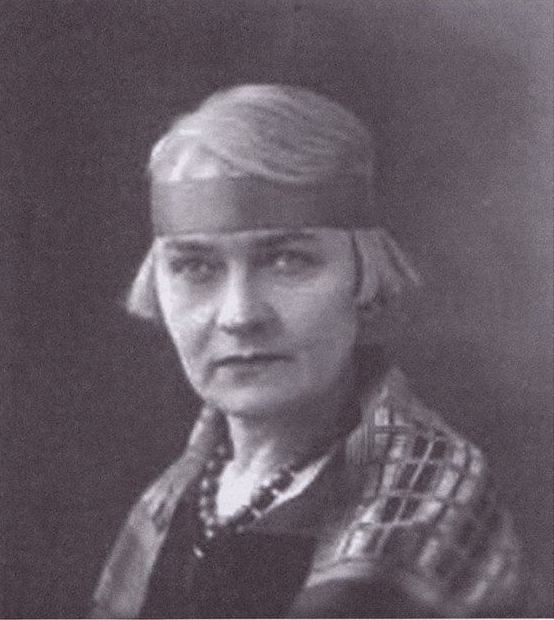 Jane Wolf—Soror Estai